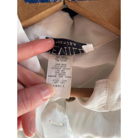 Vintage Gemilli White Button Down with Greek Key Gold Details - Picture 9 of 9